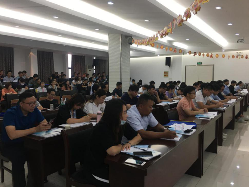 2020年9月27日,由北京國醫械華光認證有限公司(簡稱CMD)舉辦、我公司協辦的《醫療器械生產企業高層管理人員法規培訓班》在我公司學術報告廳成功舉行。 圖片1.png 2020年8月10日,江蘇省藥品監督管理局發布了“關于開展江蘇省醫療器械生產企業高層管理人員法規知識培訓和考核的通告”。為進一步強化我省醫療器械生產企業法律意識和質量意識,嚴格落實企業主體責任,提升企業管理水平,幫助企業高層管理人員開展法規學習,在新型冠狀病毒肺炎得到有效控制的情況下,CMD受江蘇省藥監局委托在力博培訓基地舉辦了此次培訓班。 圖片2.png 本次培訓由CMD專職講師郭新海為大家講解醫療器械生產相關的法規規章和規范性文件、淺析如何當好醫療器械組織管理者代表、及常見案例的分析。 圖片3.png 2018年8月,CMD與我公司合作建立了北京國醫械華光認證有限公司(江陰力博)培訓基地。培訓基地成立至今,已舉辦多次法規培訓班,對促進地區醫療器械生產企業依國家法律法規實施生產經營管理活動,培養醫療器械行業所需的緊缺人才起到了積極作用。